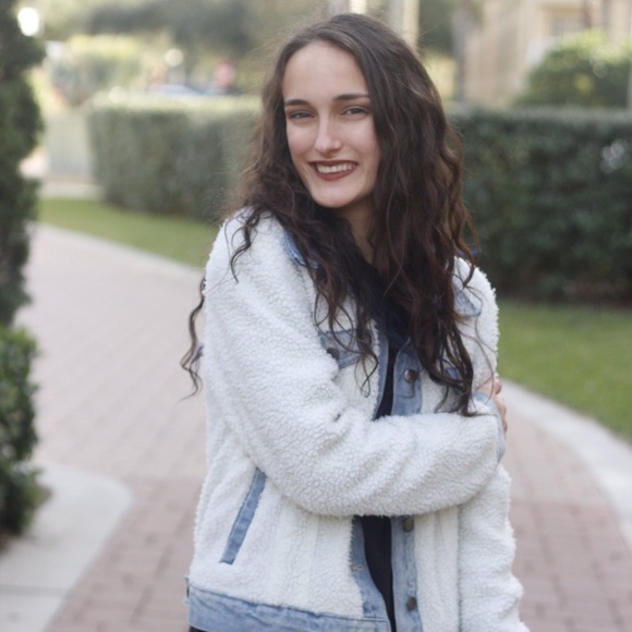 Rebecca Smith - Picture 1 of 4